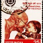 INDIA GANDHI AND CHILD USED STAMPS #P22